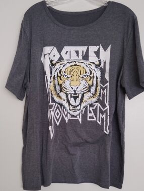 Gray Tiger Graphic Women’s Tee